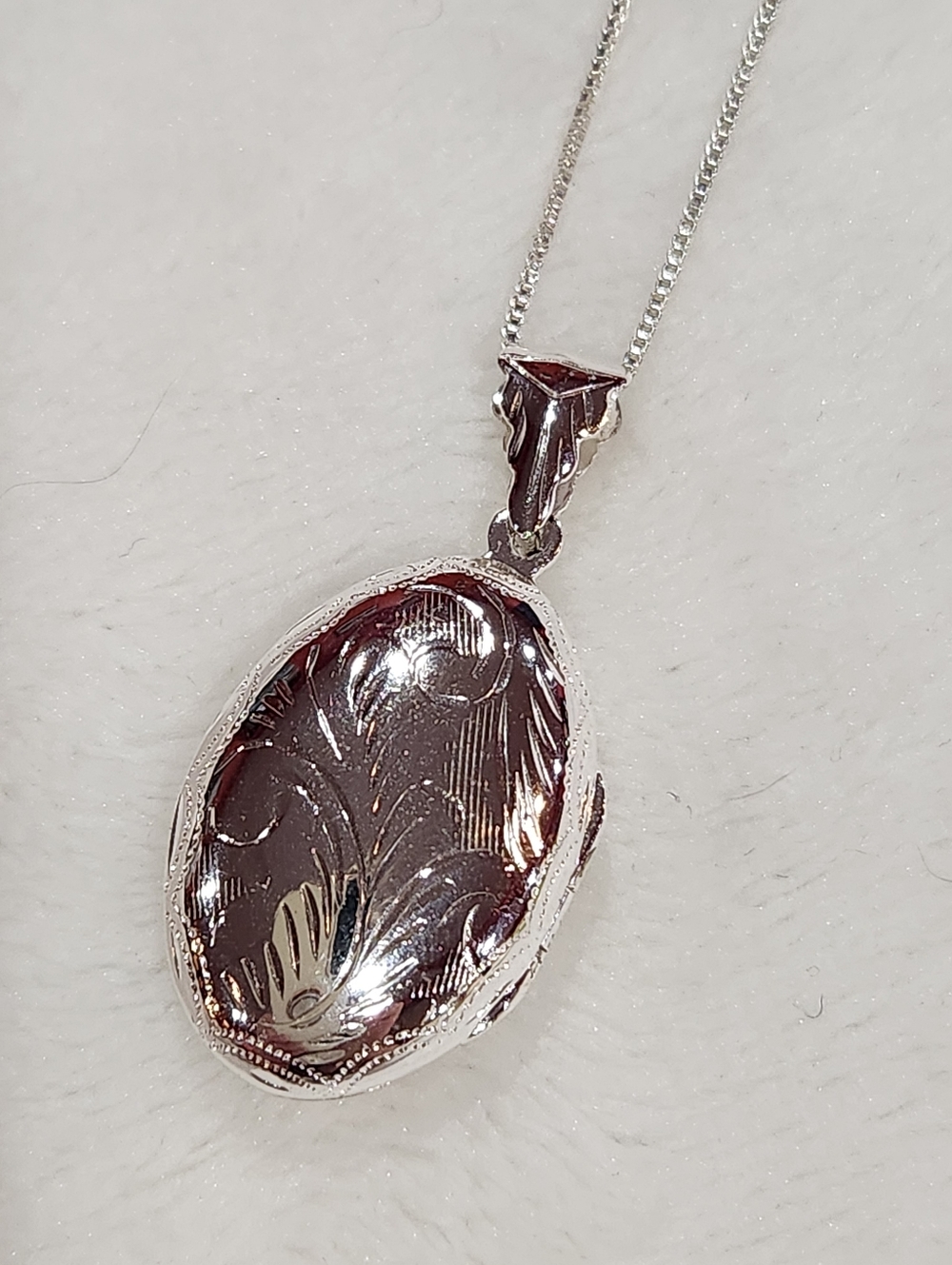 Sterling Silver Vintage Style Oval Engraved Locket Necklace